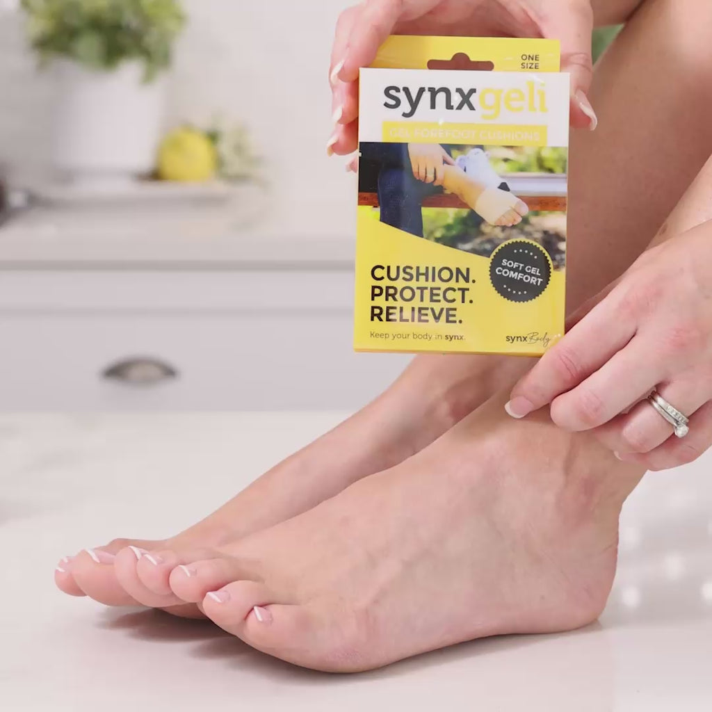 video of synxgeli forefoot cushions to treat blisters, neuromas, corns, calluses and ball of foot pain
