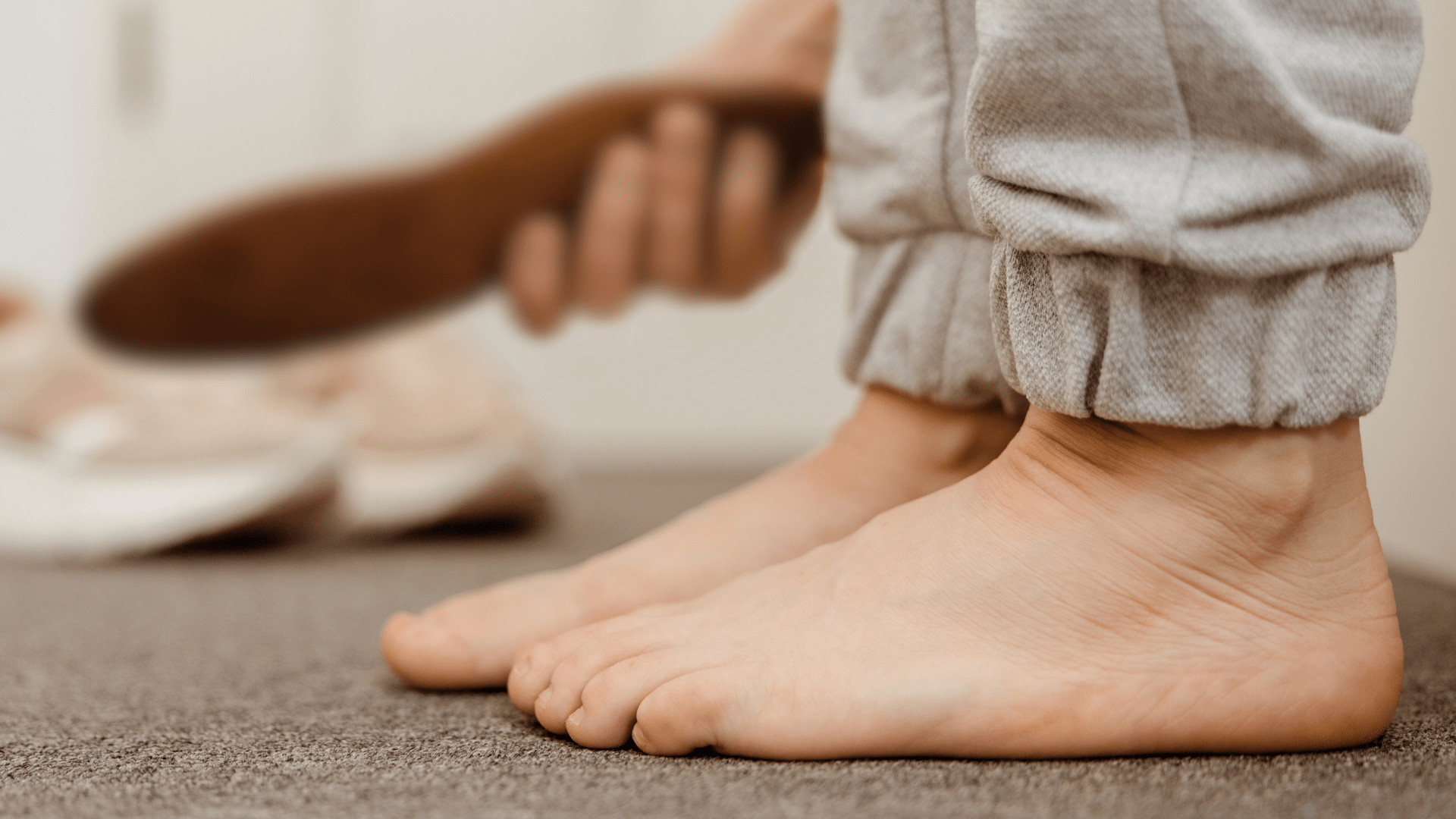 Flat Feet? Discover the Causes and Solutions to Keep Your Feet in Synx