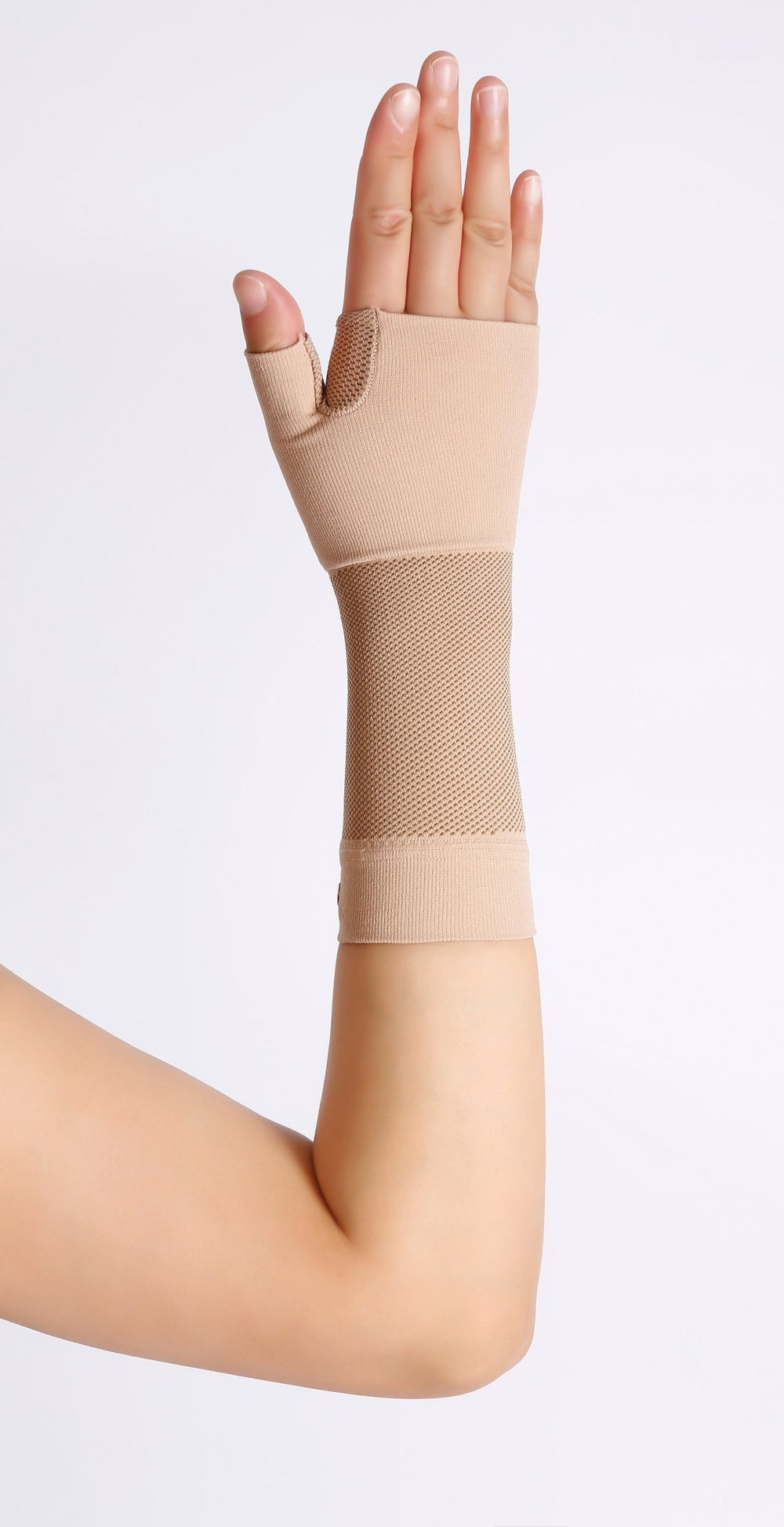 Compression Using Hands Hand & Wrist Compression Sleeves | Medical Grade Compression - SynxBody