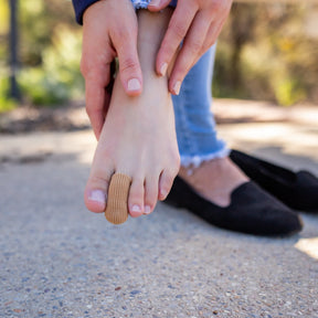 lady wearing a synxgeli fabric toe sleeve on her second toe ideal for reducing or preventing corns, callus, blisters, toe deformities & nail trauma