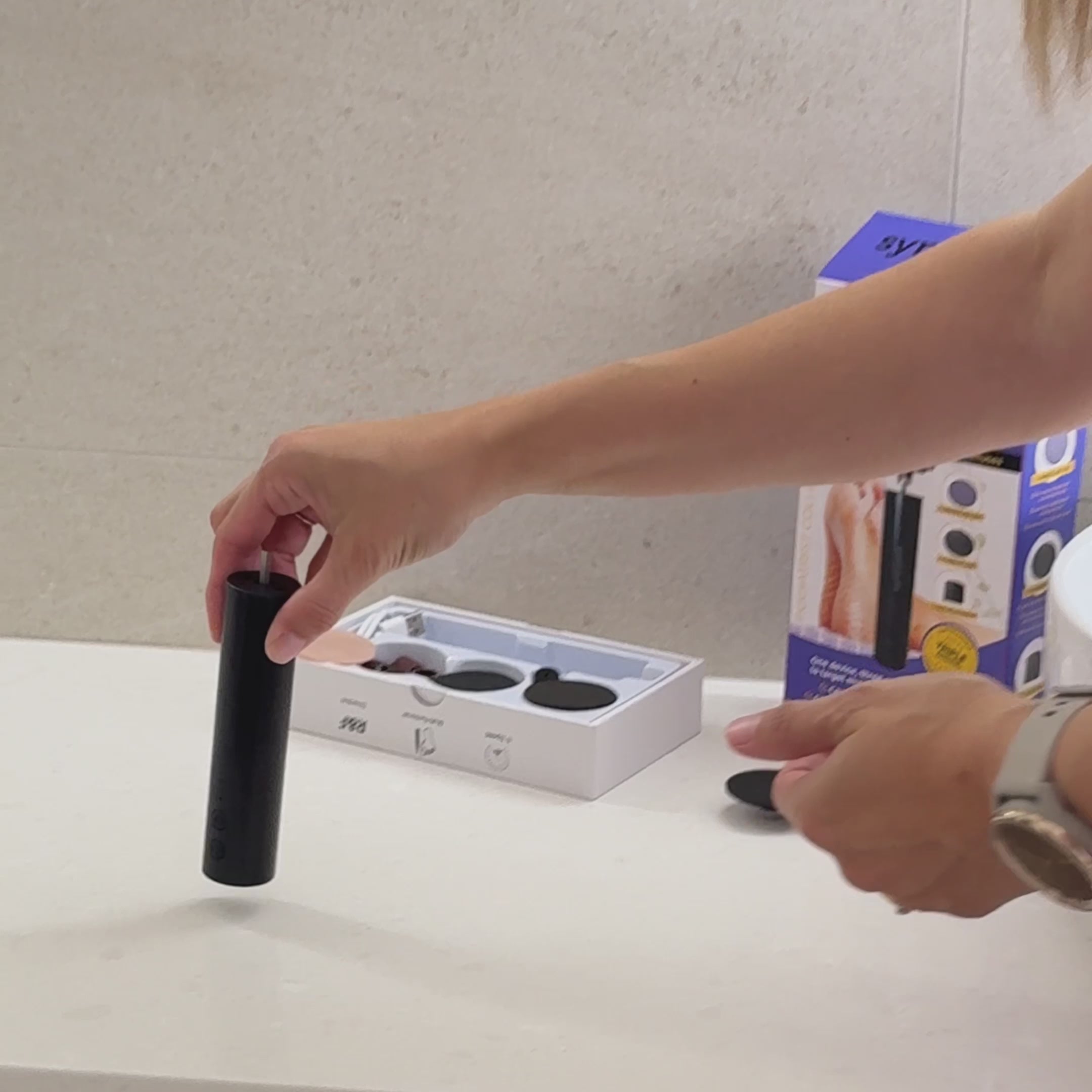 3-in-1 Electric Foot Polisher Exfoliates hard skin, removes calluses, smooths cracked heels, and refines nails_Electric Foot File 