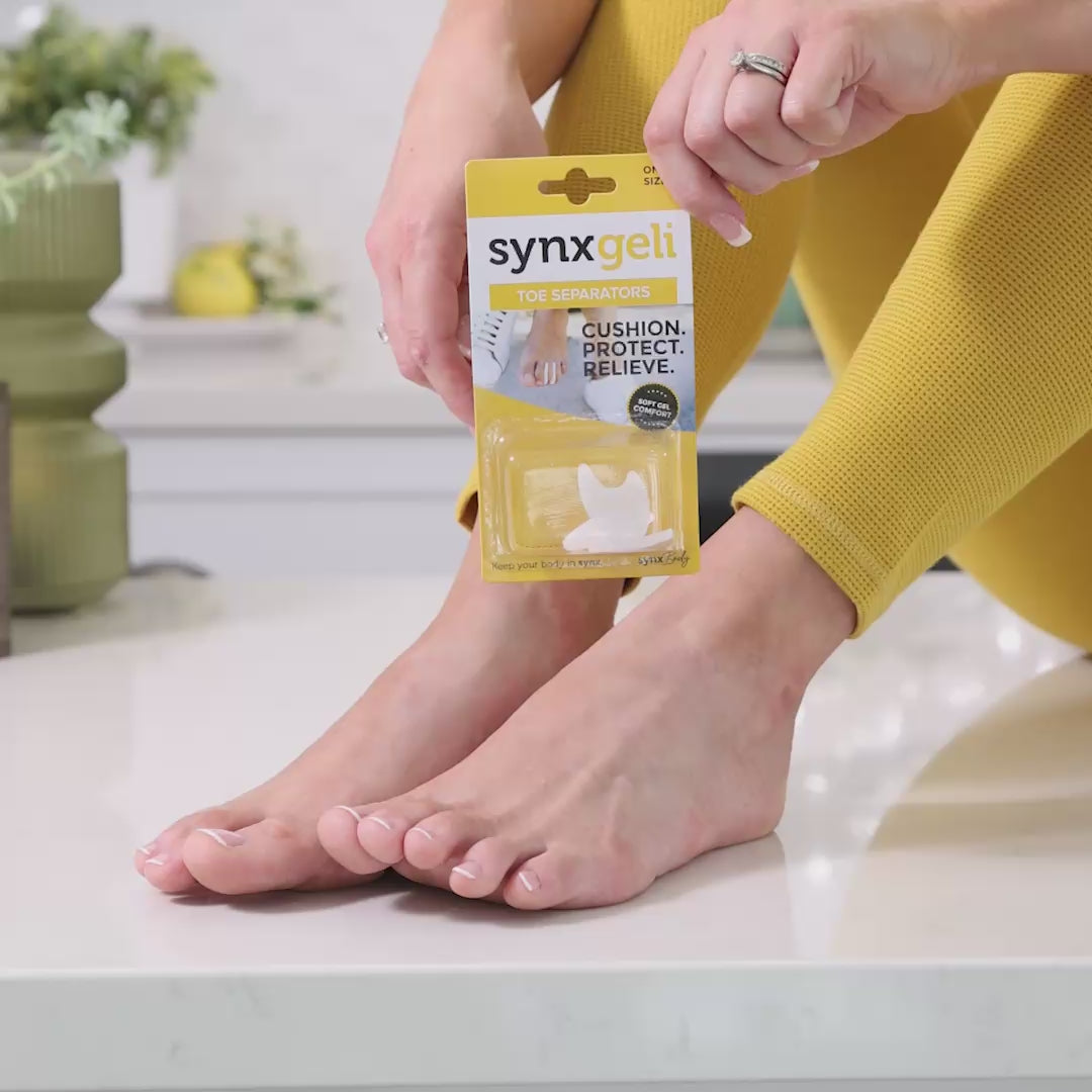 video of synxgeli toe separators to treat corns between the toes or pain caused by overriding or crowding toes